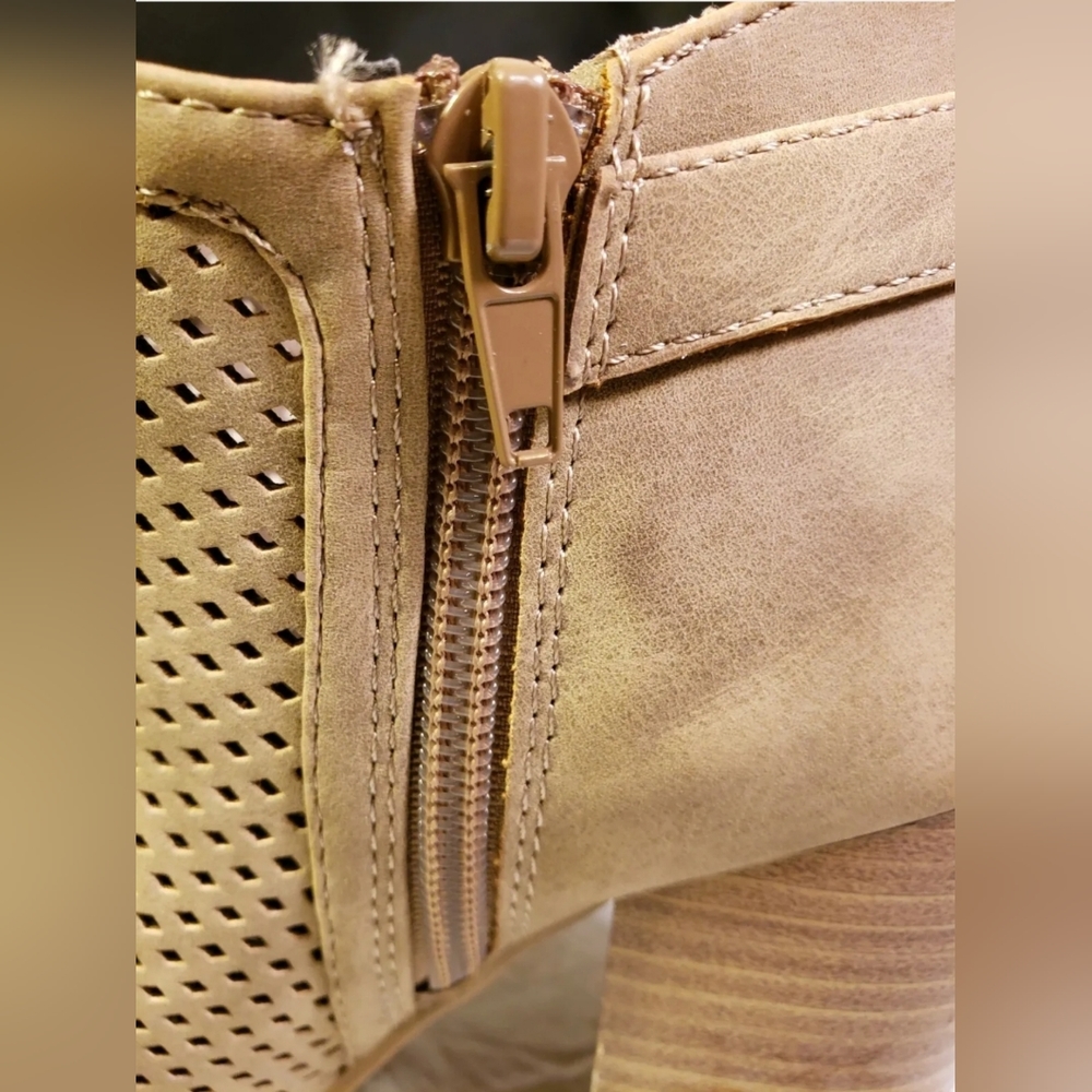 ❤️ COCONUTS BY MATISSE BROWN SUEDE ZIP ANKLE FASHION BOOTS SIZE 7 - 4" Heel ❤️ - Picture 11 of 12